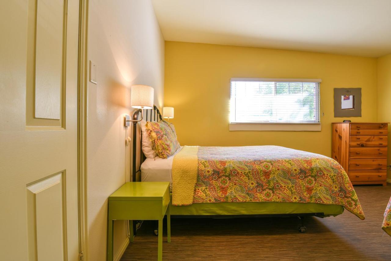 Inn 1 - Downtown 1 Bedroom Unit, Sleeps 6 With Shared Hot Tub Моаб Экстерьер фото