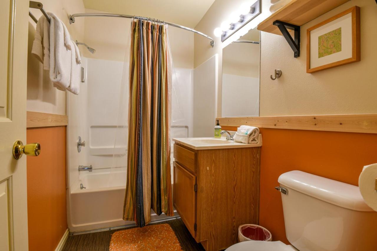 Inn 1 - Downtown 1 Bedroom Unit, Sleeps 6 With Shared Hot Tub Моаб Экстерьер фото