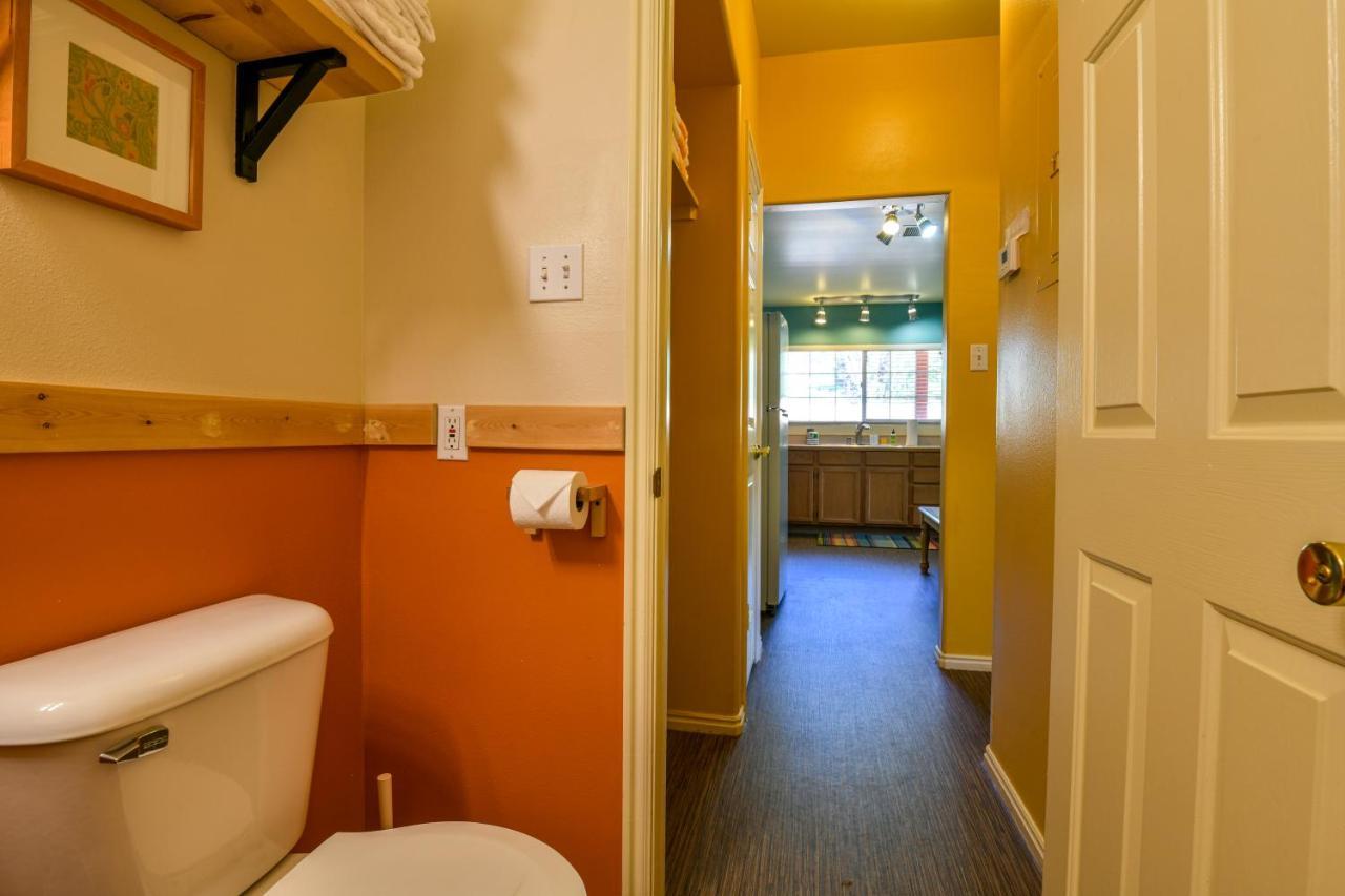 Inn 1 - Downtown 1 Bedroom Unit, Sleeps 6 With Shared Hot Tub Моаб Экстерьер фото